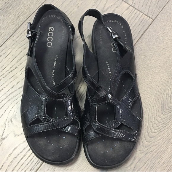 ECCO Breeze Black Patent Leather Sandals - Picture 3 of 5